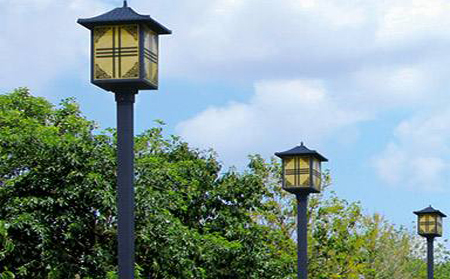 太阳能五家渠庭院灯怎么选亮度与续航更耐用